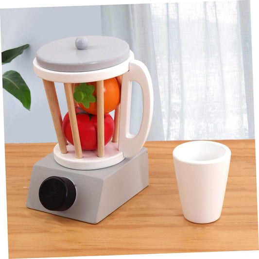 果物パーツと一緒に並んだ木製ジューサー