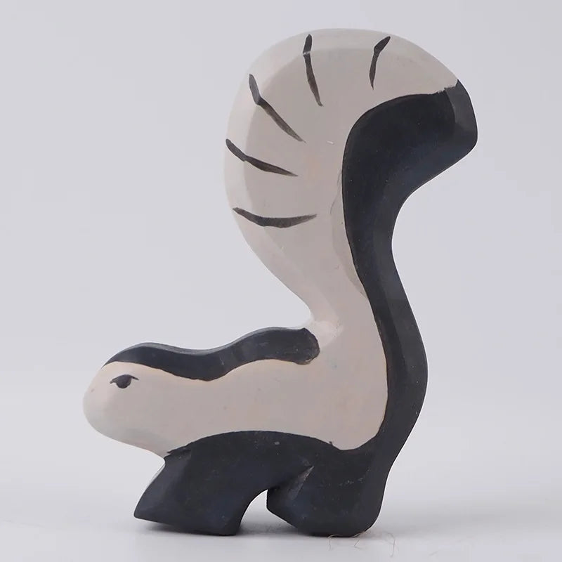 木製スカンク フィギュア 横向き