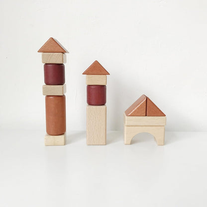  積み木で組み立てた建物例