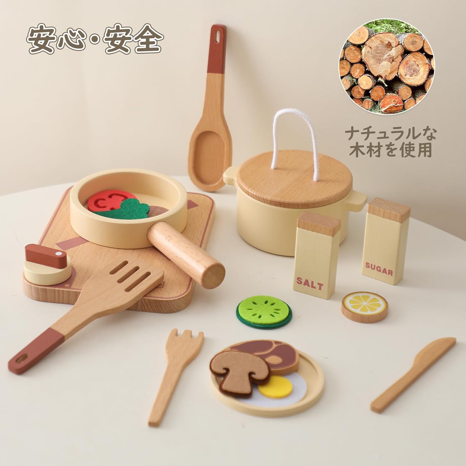 まな板の上で食材ピースをカットするごっこ遊び