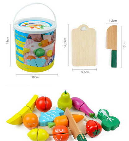 テーブルに広げたセット内容（包丁・まな板付き）