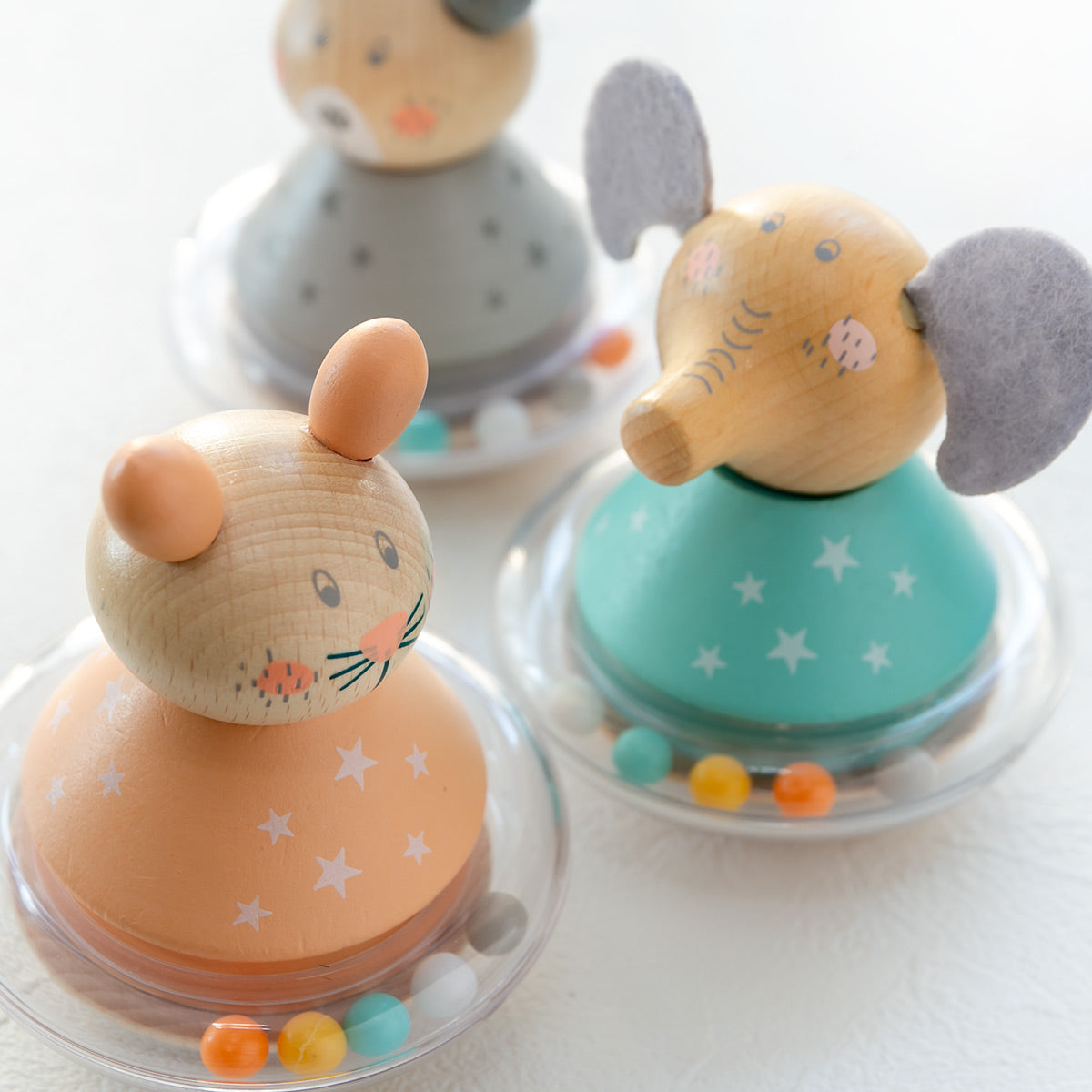 木製ラトル3種類 横一列に並んだ様子