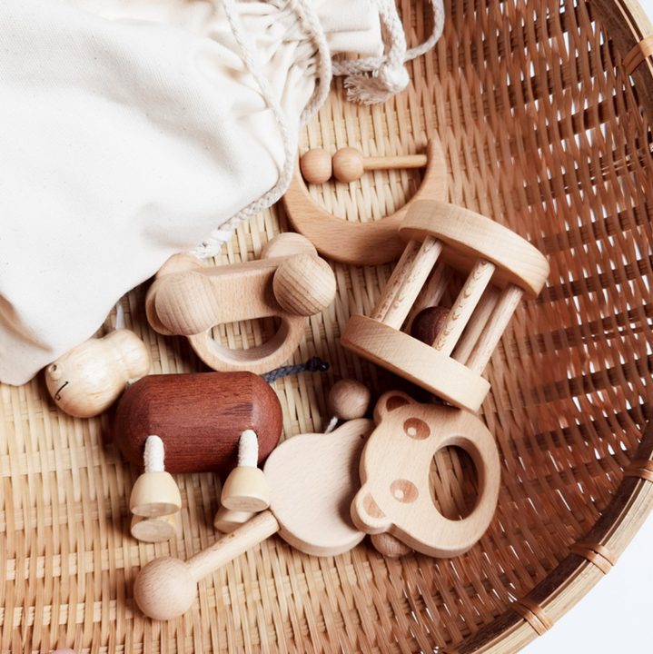  動物モチーフの木製ティーザー