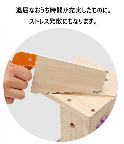 ツールボックスへ片付けている様子